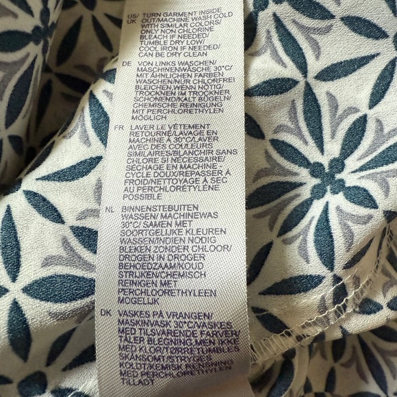 NOT YOUR DAUGHTER’S JEANS NYDJ Button Up Blouse Pleated Back Covered Buttons XS - Picture 9 of 9